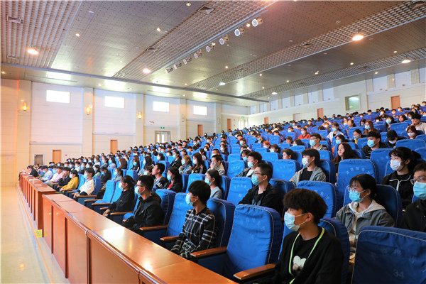 山东商业职业技术学院举行大学生励志成才教育报告会
