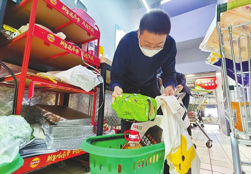 记者探访市场物资供应——别慌，“菜篮子”“米袋子”很稳当！