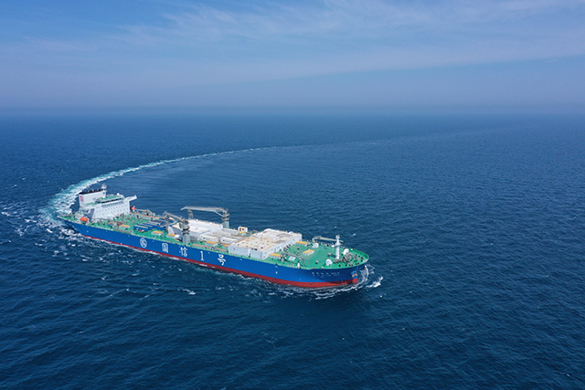 “国信1号”在海上航行。 “国信1号”在海上航行。