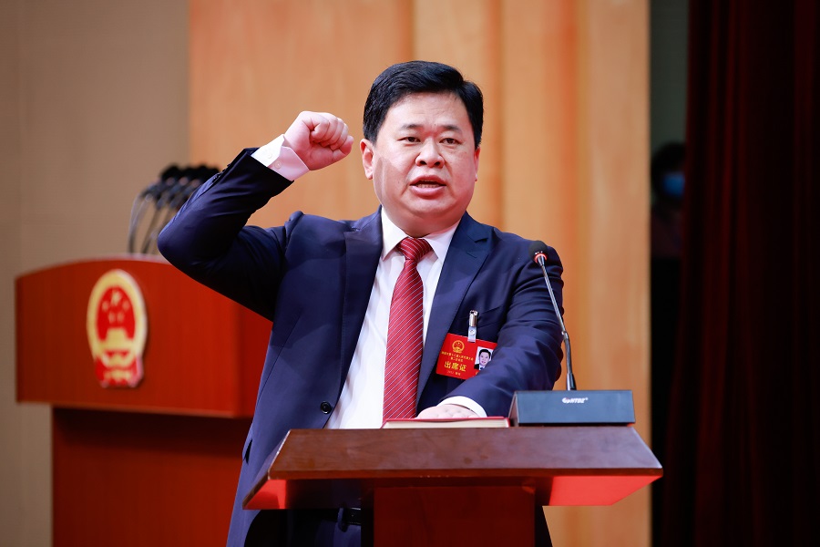 （照片）张百顺向宪法宣誓(2826969)-20220705200158.jpg