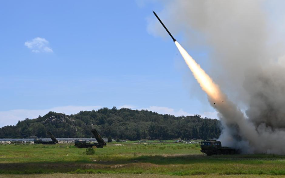 东部战区位台岛周边开展规模空前的实战化联合演训