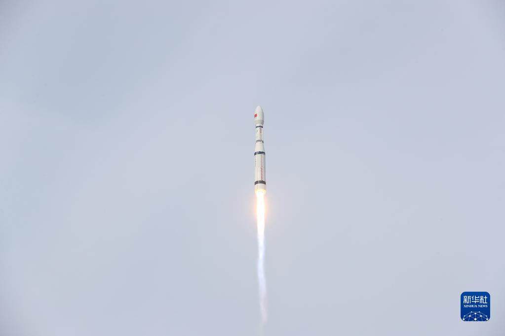我国成功发射试验十六号A/B星和试验十七号卫星