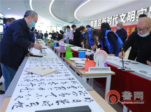 青岛即墨：“喜迎二十大  丹青绘华夏”双百米书画长卷创作文明实践活动举行