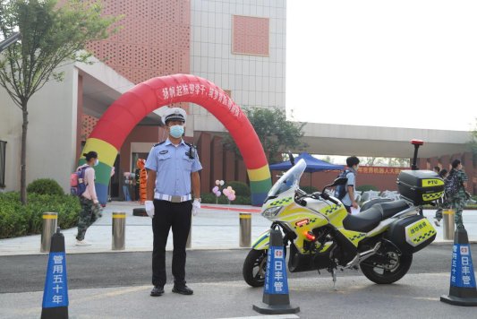6家校社三位一體路隊(duì)安全機(jī)制