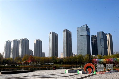 位于凤台街道的平度市金融商务中心等一批地标建筑拔地而起。