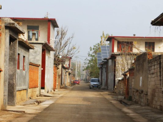 彭庄村街道停车位3