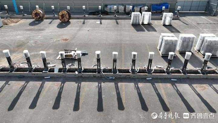济南大明湖站站前广场新建充电站，可同时满足60辆车充电