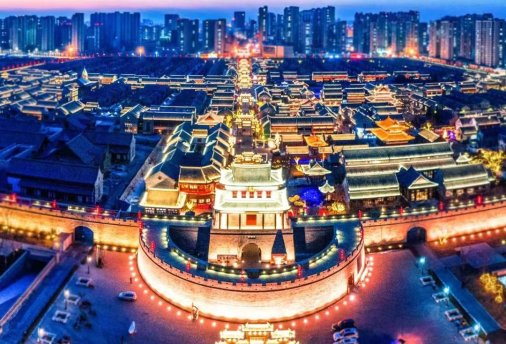 迎春纳福灯会装点即墨古城。