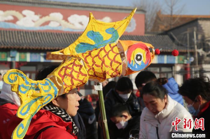 “渔灯节”如今已成为兼具民俗展示、亲友聚会、特色旅游于一体的盛大节庆。　姜乾 摄