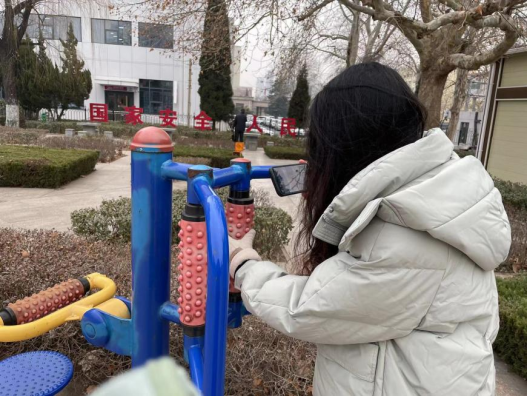 济南市莱芜区凤城街道：泛亚电竞排查健身器材倡树美德健康生活方式(图2)