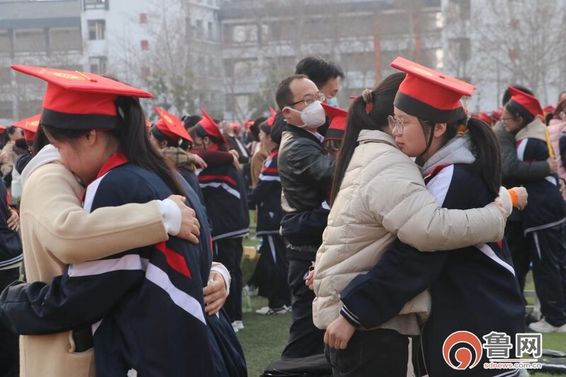 菏泽一中举行第六届成人礼仪式暨高考百日誓师大会