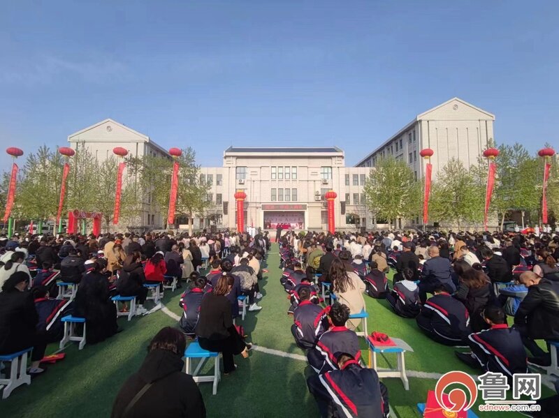 菏泽一中八一路校区举行首届学生成人礼