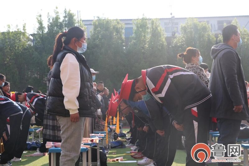 菏泽一中八一路校区举行首届学生成人礼