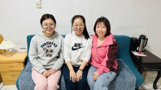 看望租房教师张鑫