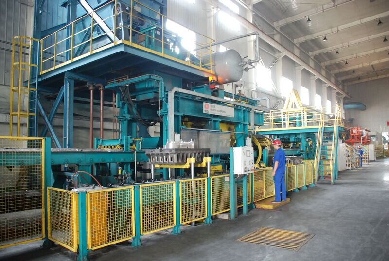 在山东盛祥智能制造有限公司,智能金属成型中心是整个产线的“大脑”。其中,A线生产车间已投产,年产能2.5万吨,B线生产车间基础建设已完成。 在山东盛祥智能制造有限公司,智能金属成型中心是整个产线的“大脑”。其中,A线生产车间已投产,年产能2.5万吨,B线生产车间基础建设已完成。