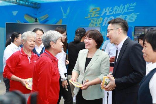 “金”光灿烂·“融”护青春——光大银行济南分行参加金融知识“进校园”户外宣传活动