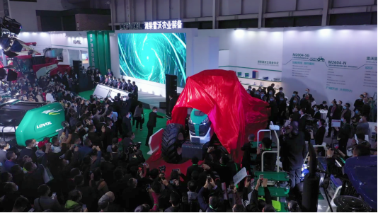 E:1-公眾號20231106CVT專題稿件1.中國CVT拖拉機加速與國際接軌2-濰柴雷沃7000大馬力CVT智能拖拉機發(fā)布發(fā)布.png