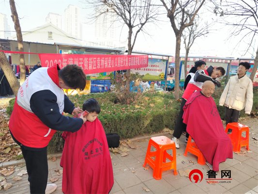 德州天衢新区袁桥镇开展“爱心义剪进大集 志愿服务暖人心”活动