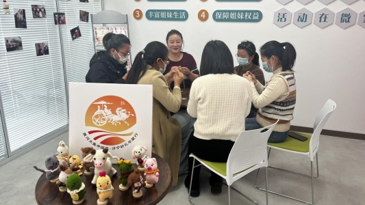 江南JN体育济宁高新区接庄街道开展“黄河大集”暨钩针编织活动(图1)