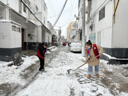 亚星游戏济宁市任城区南张街道：网格员暖心服务 让冰雪有了“温度”(图3)