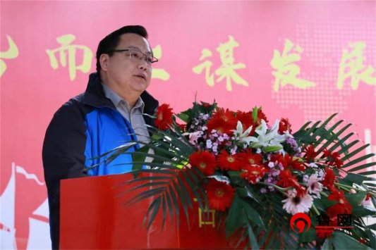 张洪昌总经理作《2023年度总结表彰暨2024年动员工作报告》