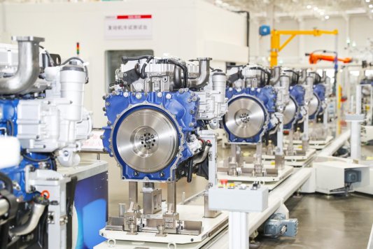 4.潍柴高端发动机数字化工厂生产的一台台发动机将投入到全球市场，广泛应用到重卡、农业装备、工程机械等领域。