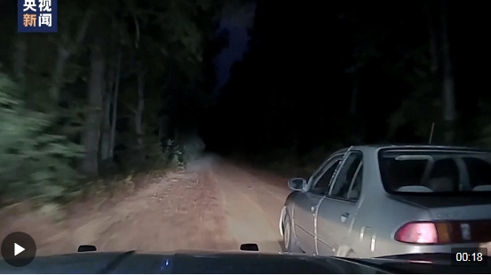 美警逼停非洲裔后不到两秒将其枪杀 四年前案件最新视频披露