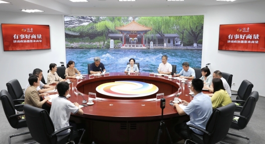 C:Users1Desktop榜样人物2024山东师范大学模拟政协协会-“好网民·在山东”榜样社团优秀故事推荐材料”好网民在山东“照片材料图 山师学生胡渊博参加市政协第五十八次商量.jpg