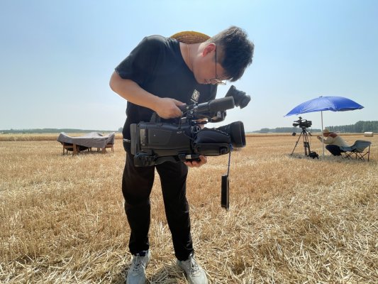 C:Users1Desktop泰安“好网民·在山东”报省材料1.团体4.肥城融媒图片视频抢收小麦 麦收一线.jpg