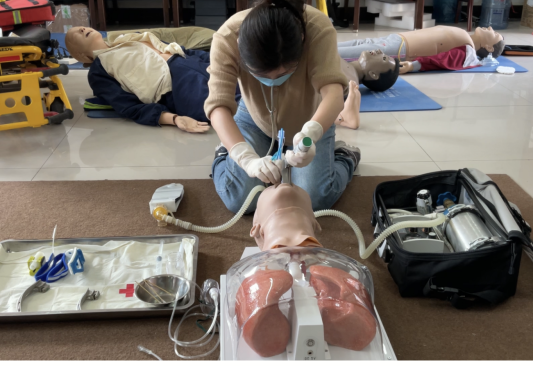 全国急救技能大赛集训期间气管插管训练