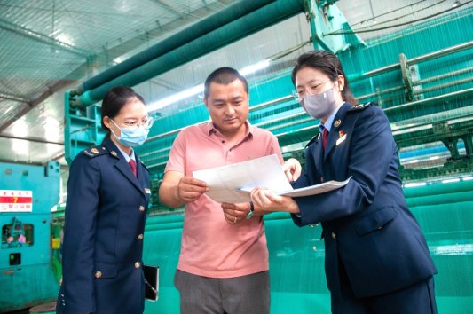 C:Users1Desktop滨州市“好网民 在山东”榜样人物(社团)优秀故事推荐材料【榜样人物】“好网民在山东”滨州推荐6、国家税务总局惠民县税务局 白雨鑫辅证照片、视频3.jpg