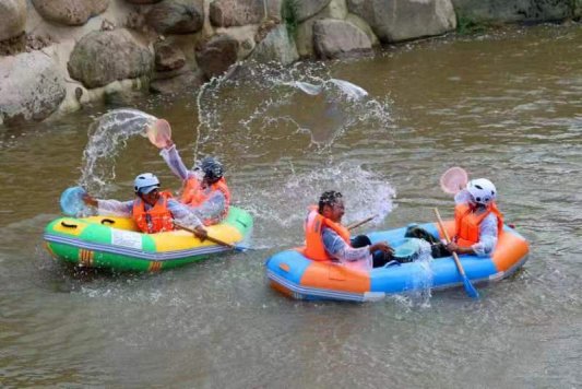 观飞瀑、玩漂流、享雨林秘境，来乐嬉谷拥抱25℃的清凉