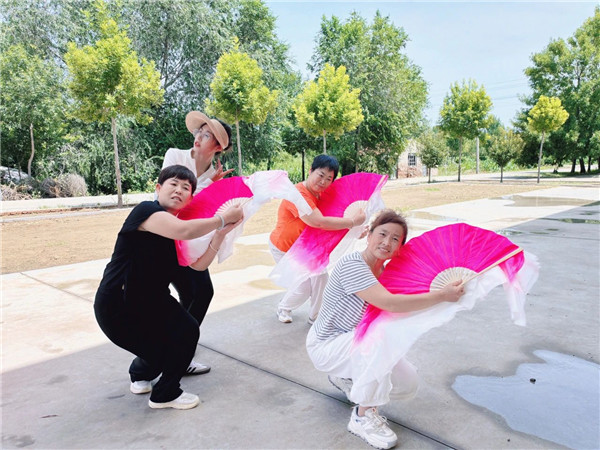 怎么开心怎么过广场舞 kgDBvi-20240723111134-LVTRAv-.jpg