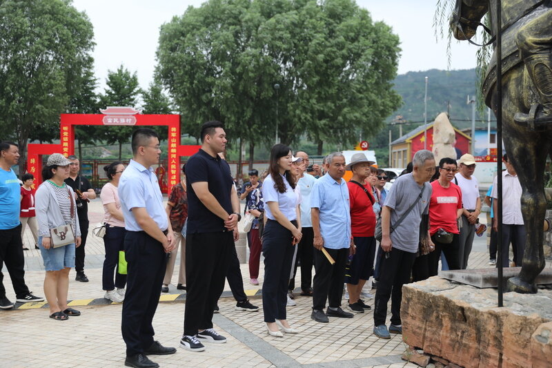 党建引领聚人心,携手同行马套村——日照银行济南槐荫支行党支部携手共建单位开展乡村振兴样板村观摩学习活动