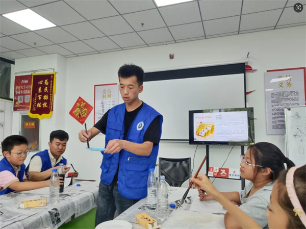 烟台高新区马山街道海岸社区开展“智造五育周星空体育官网活力少年团”第二期夏令营活(图4)