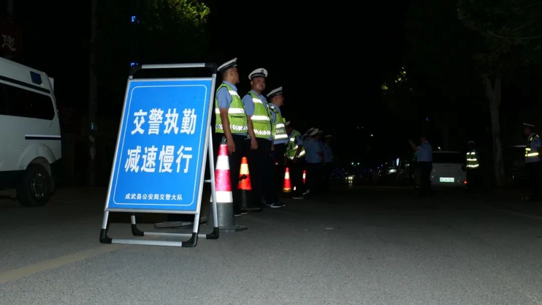 菏泽交警开展夏夜治安巡查宣防第二次集中统一行动