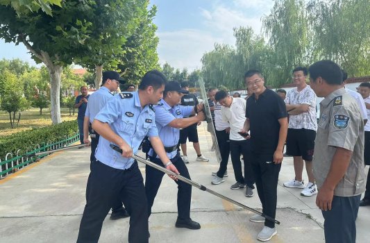 巨野县公安局大义派出所开展校园安全防暴恐应急处突培训