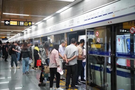 行车间隔缩短 全天运力增加 济南地铁今起启用新版列车运行图