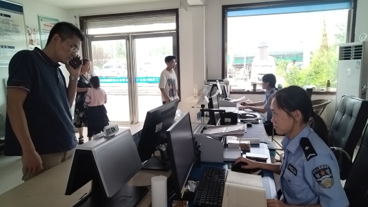 巨野县公安局麒麟派出所认真做好户籍窗口业务工作