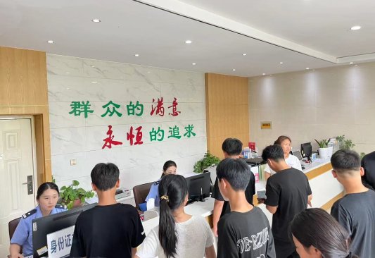 巨野县公安局董官屯派出所积极应对办证高峰