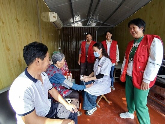 郯城县杨集镇开展重阳节走访慰问活动