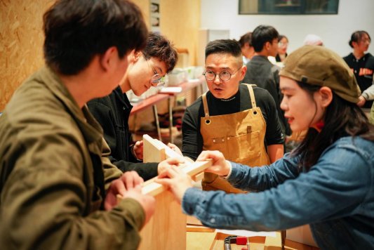 淄博职业学院艺术设计系“家具模型设计与制作”课PP电子 app程实践活动顺利开展