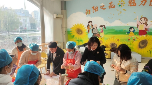瑞众保险日照中支开展“情暖冬至 瑞行敬老”公益活动