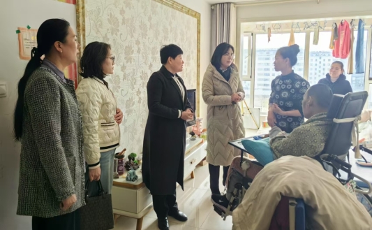 瑞众保险日照中支开展“情暖冬至 瑞行敬老”公益活动