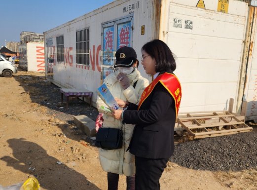 瑞众保险日照中支开展反洗钱户外宣传活动