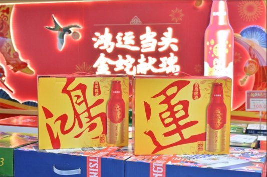 年味渐浓，青啤线上线下“火力全开”，国货潮品引领消费新潮流