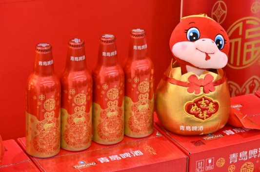 年味渐浓，青啤线上线下“火力全开”，国货潮品引领消费新潮流