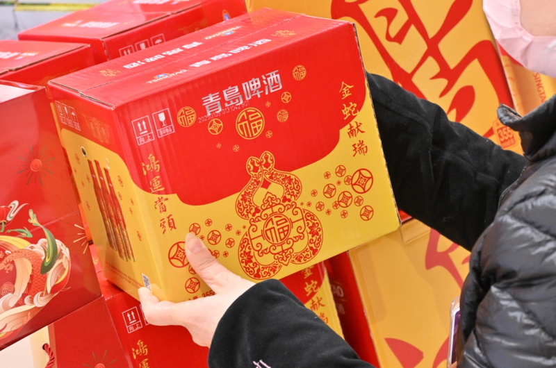 年味渐浓，青啤线上线下“火力全开”，国货潮品引领消费新潮流