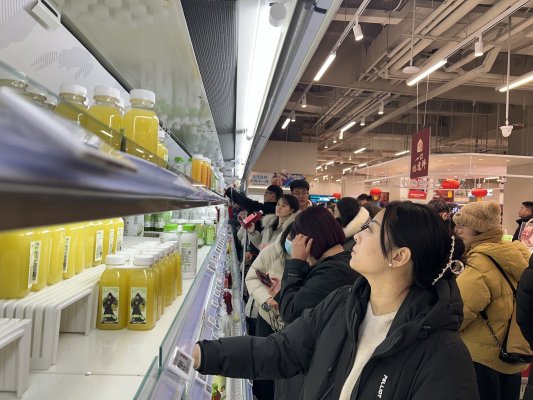 消费焕新 年轻人用盒马“爆改”小城市的春节