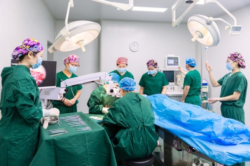 山东好医生候选人钟国栋工作照2